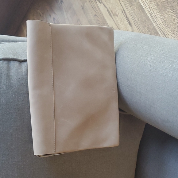 Abel Local + Global mare zip clutch. Color is fog. - Picture 3 of 13